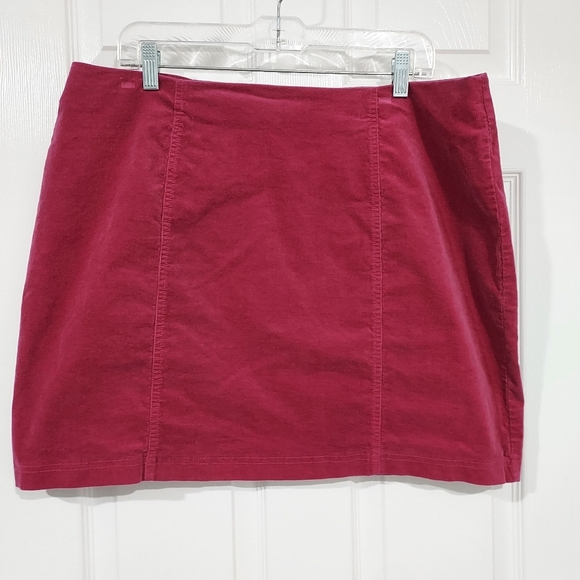 Forever 21 + Raspberry Pink Corduroy Mini Skirt in Size 2X - Picture 1 of 10